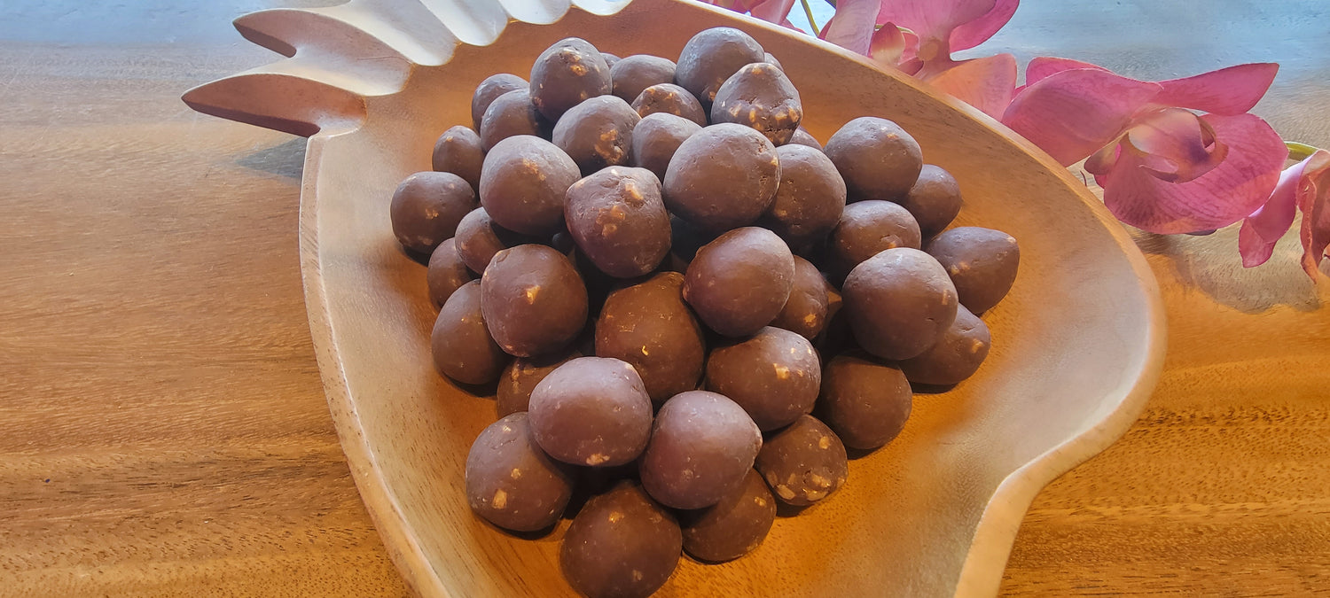 Macadamia Nuts - Dark Chocolate with Toffee Bits
