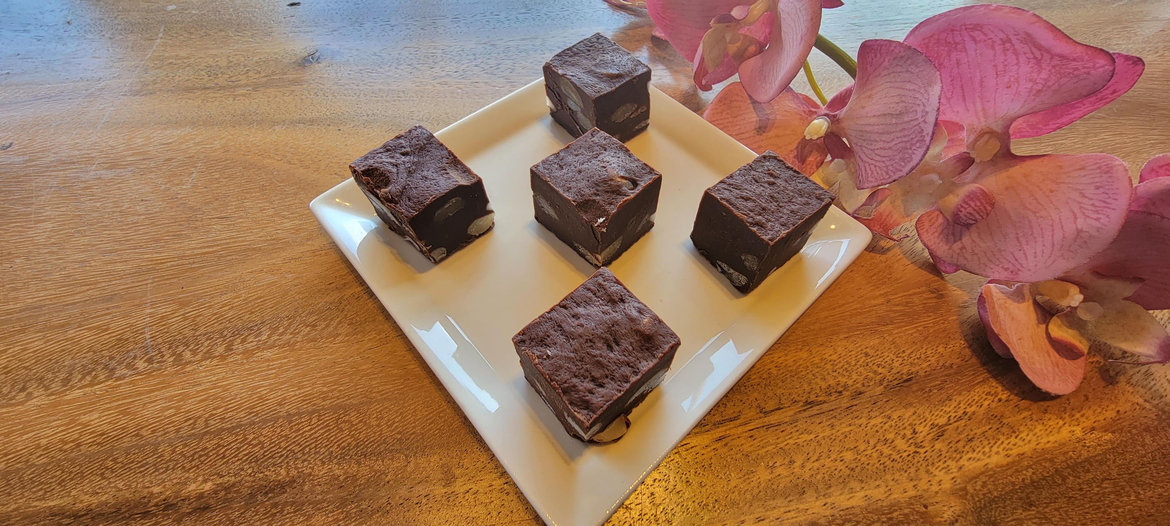 Sweet Paradise Maui Vegan Dark Chocolate Fudge MacNuts